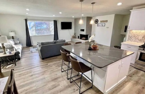 Mountain Home Casa | Hometown USA With Hot Tub and Fully Renovated
