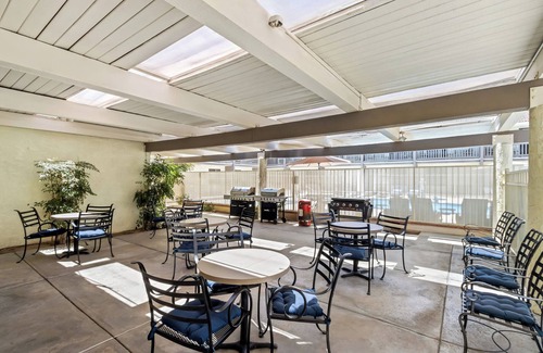 Ridgecrest Apartamento | HomeTowne Studios by Red Roof Ridgecrest