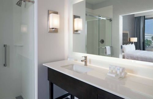 Los Angeles Hotel | Homewood Suites by Hilton Los Angeles International Airport