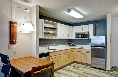 Downtown Chicago Hotel | Homewood Suites by Hilton Chicago-Downtown