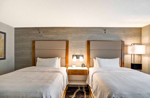 Downtown Chicago Hotel | Homewood Suites by Hilton Chicago-Downtown