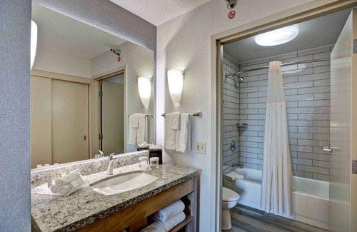 Downtown Chicago Hotel | Homewood Suites by Hilton Chicago-Downtown
