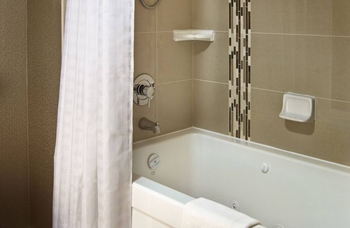 Central Hamilton Hotel | Homewood Suites by Hilton Hamilton, Ontario, Canada