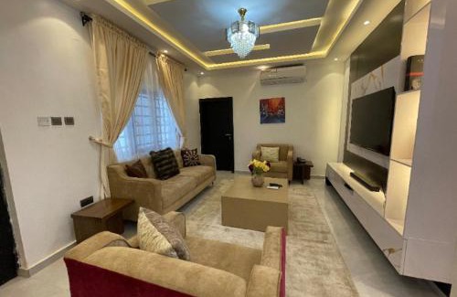 Alimosho Apartamento | HOMEWORTH SPACES - Shortlet Apartmemt
