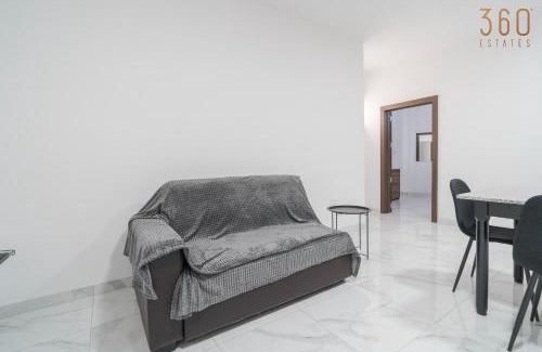 Tarxien Apartamento | Homey 1BR Apartment in Tarxien with Sofa Bed & AC