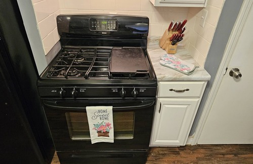Maple Heights Casa | Homey 3BR near CLE! Firepit, Games and Stars!
