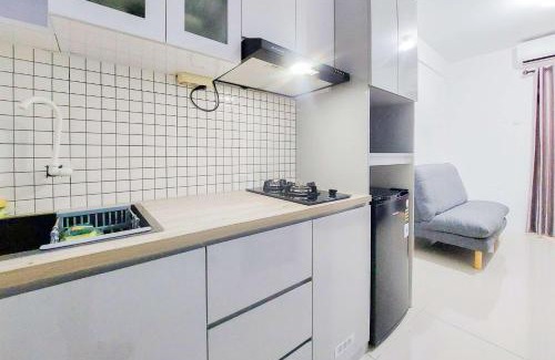 South Tangerang Apartamento | Homey and Comfort Living 2BR Urbantown Serpong Apartment By Travelio