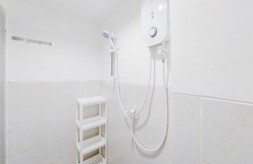 South Tangerang Apartamento | Homey and Comfort Living 2BR Urbantown Serpong Apartment By Travelio