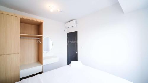 Sidoarjo Apartamento | Homey and Comfy 2BR Apartment at Suncity Residence By Travelio