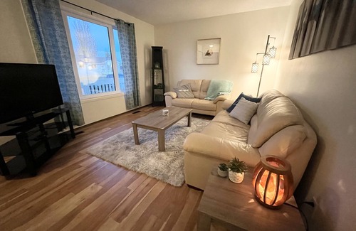 North Battleford Casa | Homey and modern full house