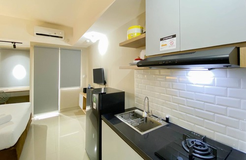 Duren Sawit Apartamento | Homey and Well Furnished Studio LRT City Jatibening Apartment