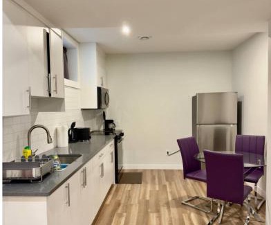 Calgary Casa | Homey Basement Suite by Gaudi