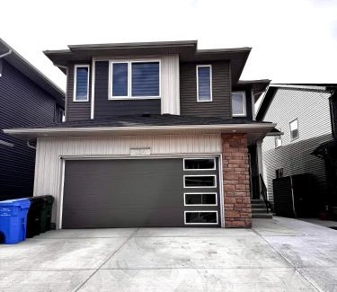 Calgary Casa | Homey Basement Suite by Gaudi