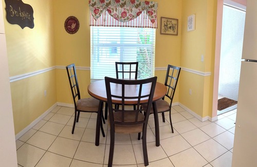 Palmer Ranch Condominio | Homey Comfort Meets Championship Golf–Ground Floor Condo in Stoneybrook Sarasota