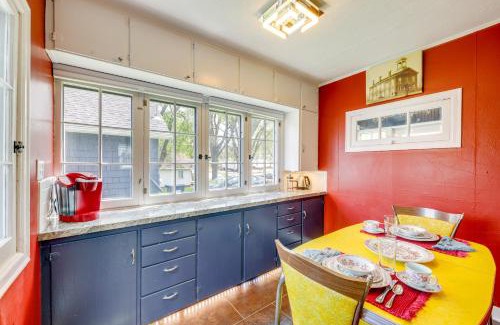 Highland Casa | Homey Cottage with Sunroom and Smart TV!