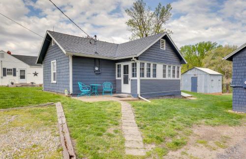 Highland Casa | Homey Cottage with Sunroom and Smart TV!