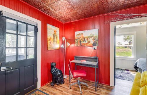 Highland Casa | Homey Cottage with Sunroom and Smart TV!