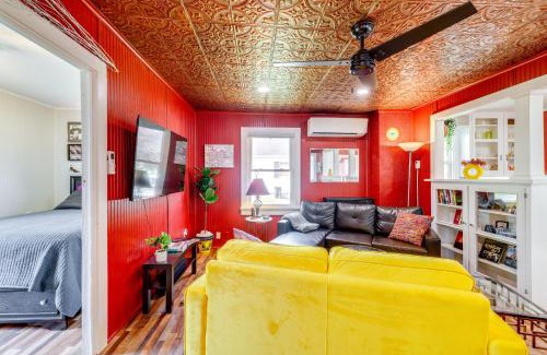 Highland Casa | Homey Cottage with Sunroom and Smart TV!