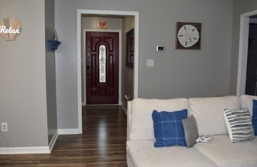 Hubert Casa | Homey, Cozy and Cheerful House