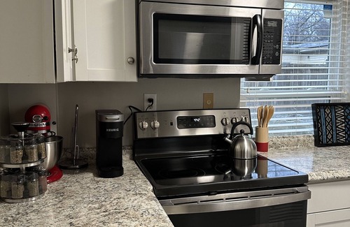 Bowie Casa | Homey, cozy, spacious, family friendly. Close to restaurants, shopping centers.