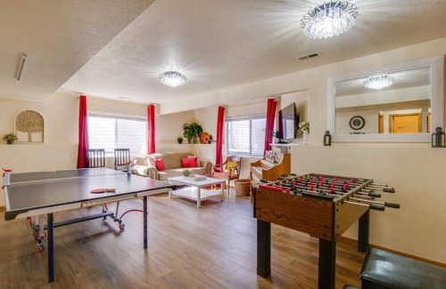 Frisco Casa | Homey Dog-Friendly Retreat with Deck in Dtwn Frisco!