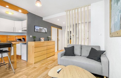 Ambilly Apartamento | Homey Harbor - Private Balcony/Near tram/Parking