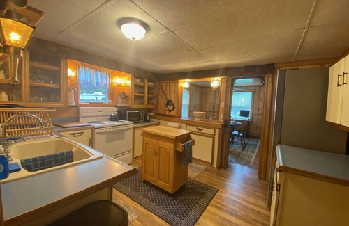 Roscommon County Casa | Homey Houghton Haven