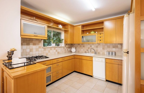 Haifa Apartamento | Homey Kiryat Haim Apt by Sea N Rent