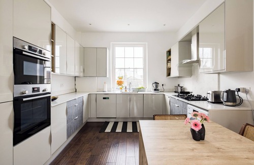 Camden Town with Primrose Hill Casa | Homey Parkside Flat in Primrose Hill