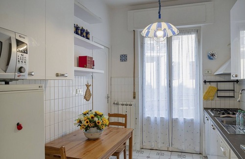 Quinto al Mare Apartamento | Homey Seaview Apartment by Wonderful Italy