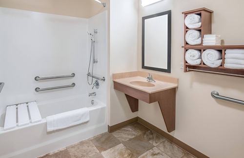 Berwick Hotel | Homey Space w/ Kitchen Near Ankeny Art Center & Cascade Falls Aquatic Center