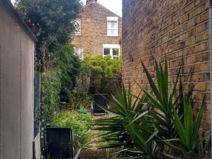 Lambeth Cama Y Desayuno | Homey, warm & welcoming room.