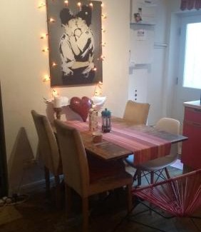 Lambeth Cama Y Desayuno | Homey, warm & welcoming room.