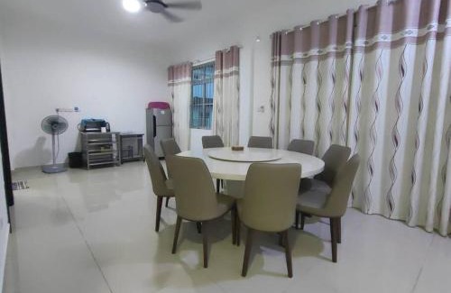 Miri Casa | Homezstay Swallow Airport Miri