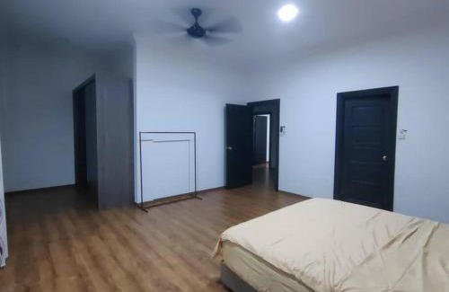 Miri Casa | Homezstay Swallow Airport Miri