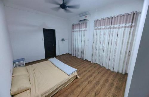 Miri Casa | Homezstay Swallow Airport Miri