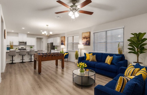 Lincoln Park Casa | Homify360 - The Escape | One level home long stays
