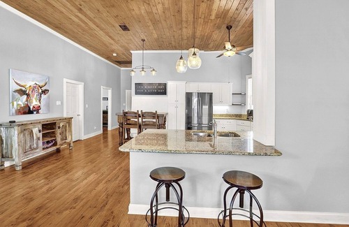 Hondo Casa | Come Relax: 2 K Bedrooms, Dogs Welcome