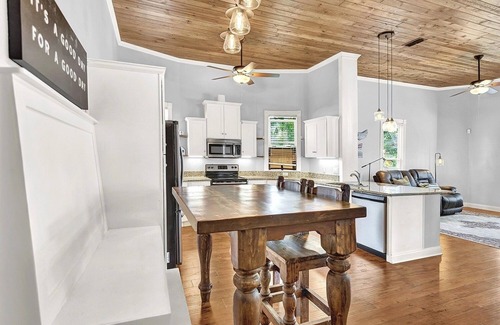 Hondo Casa | Come Relax: 2 K Bedrooms, Dogs Welcome
