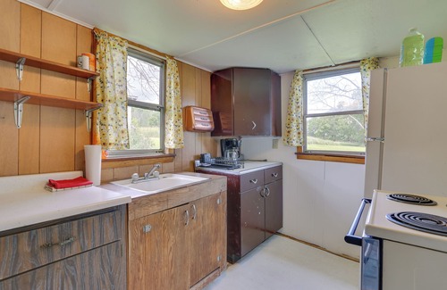 White Mills Cabina | Honesdale Cabin on 110-Acre Farm: Pets Welcome!