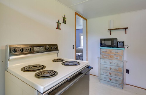White Mills Cabina | Honesdale Cabin on 110-Acre Farm: Pets Welcome!
