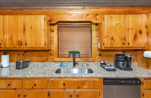 Guntersville Cabina | Honey Bear Lane - Log Cabin - Lake Guntersville, AL - Near Sunset Beach