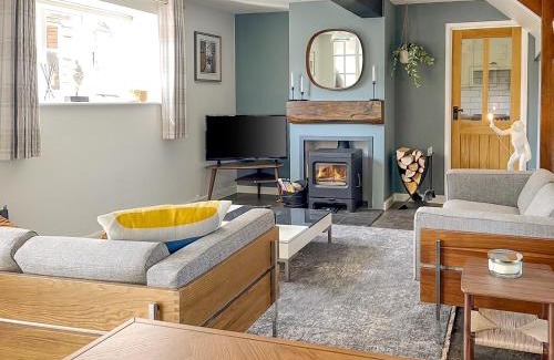 Newport Casa | Honey Bee Cottage