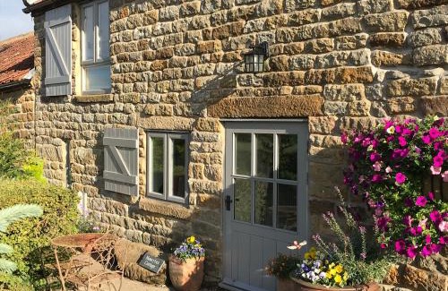 Staintondale Casa | Honey Bee Cottage
