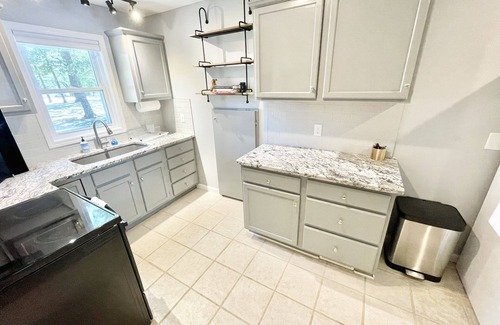 Grove Cabaña | Honey Creek Getaway Waterfront Cottage - Close to town & Boat Ramp! Sleeps 10+