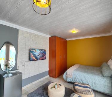 Rustenburg Apartamento | Honey Crib at Waterfall East