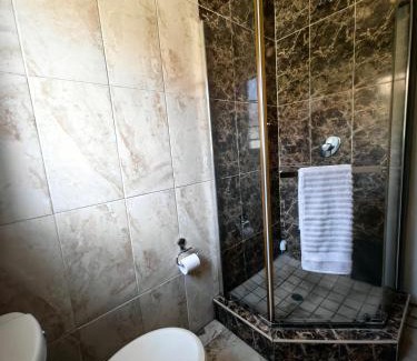 Rustenburg Apartamento | Honey Crib at Waterfall East