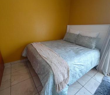 Rustenburg Apartamento | Honey Crib at Waterfall East