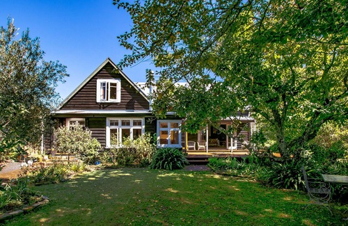 Mapua Casa | HONEY HAVEN - MAPUA HOLIDAY HOME, romantic, with a garden in Mapua