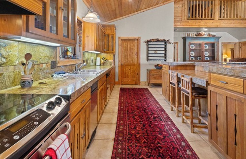 Red River Apartamento | "Honey Haven Mountainside" Luxury Loft-Sleeps 6-In Town-Pet Friendly